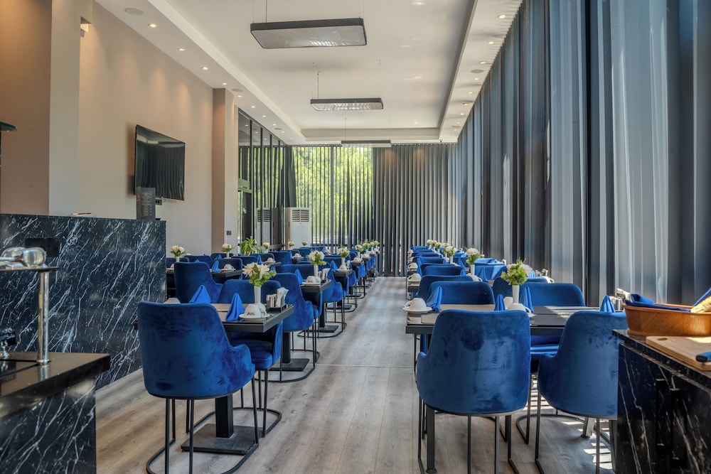 Marlen Hotel Bayrakli 44/48