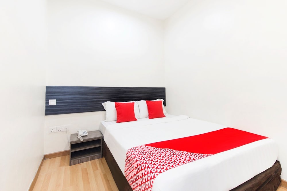 Super OYO 331 I Boutique Hotel 12/16