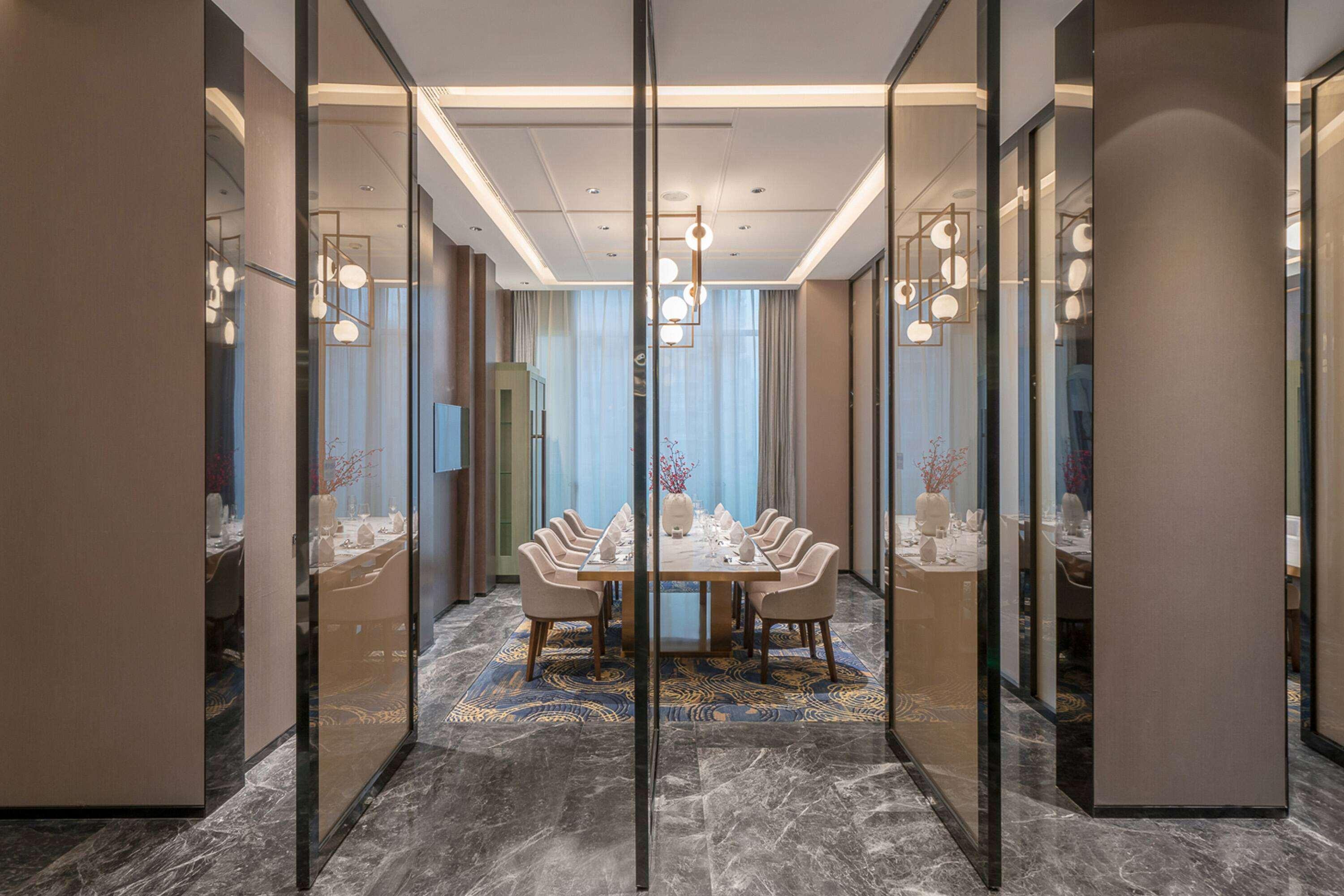 Howard Johnson by Wyndham Downtown Hotel Chongqing 35/50