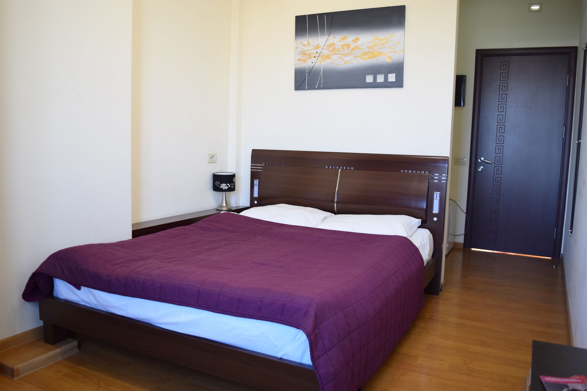 ROOM, DOUBLE BED