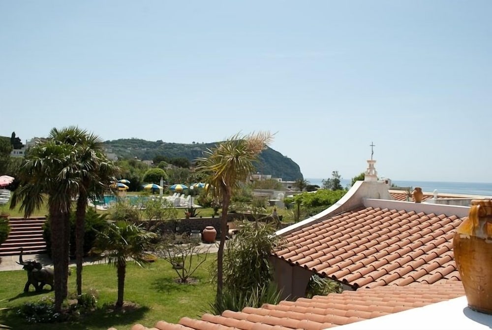 Hotel Belsole Ischia 45/50