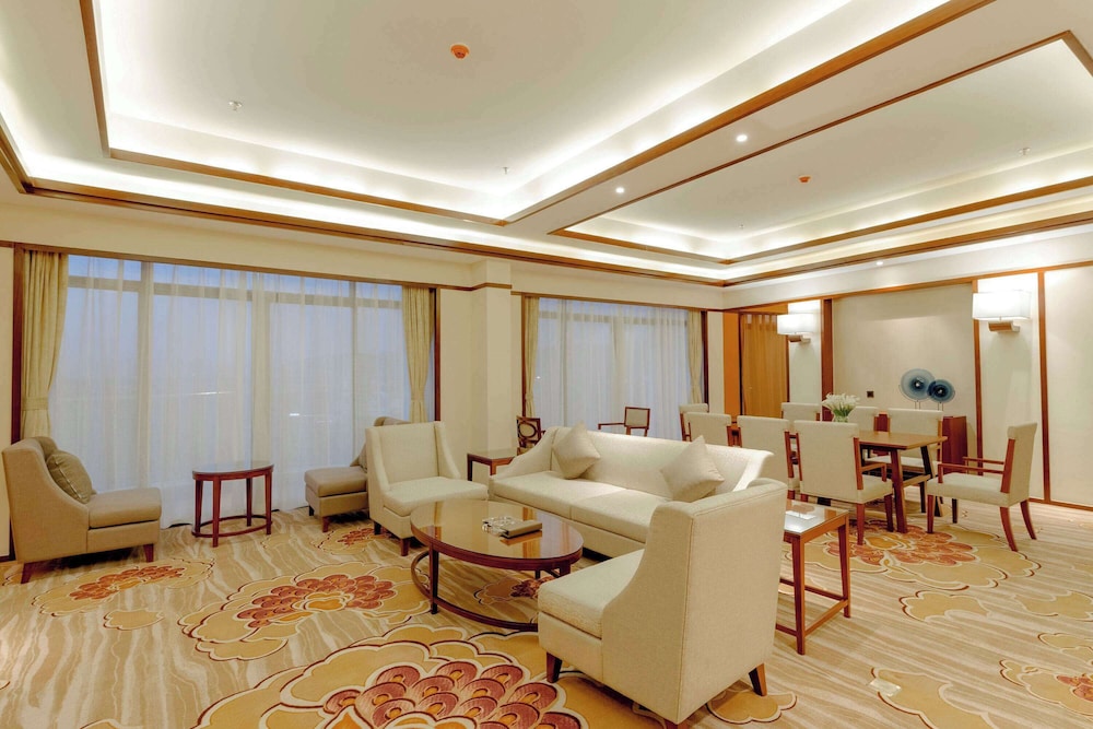 BUSINESS, SUITE, KING BED