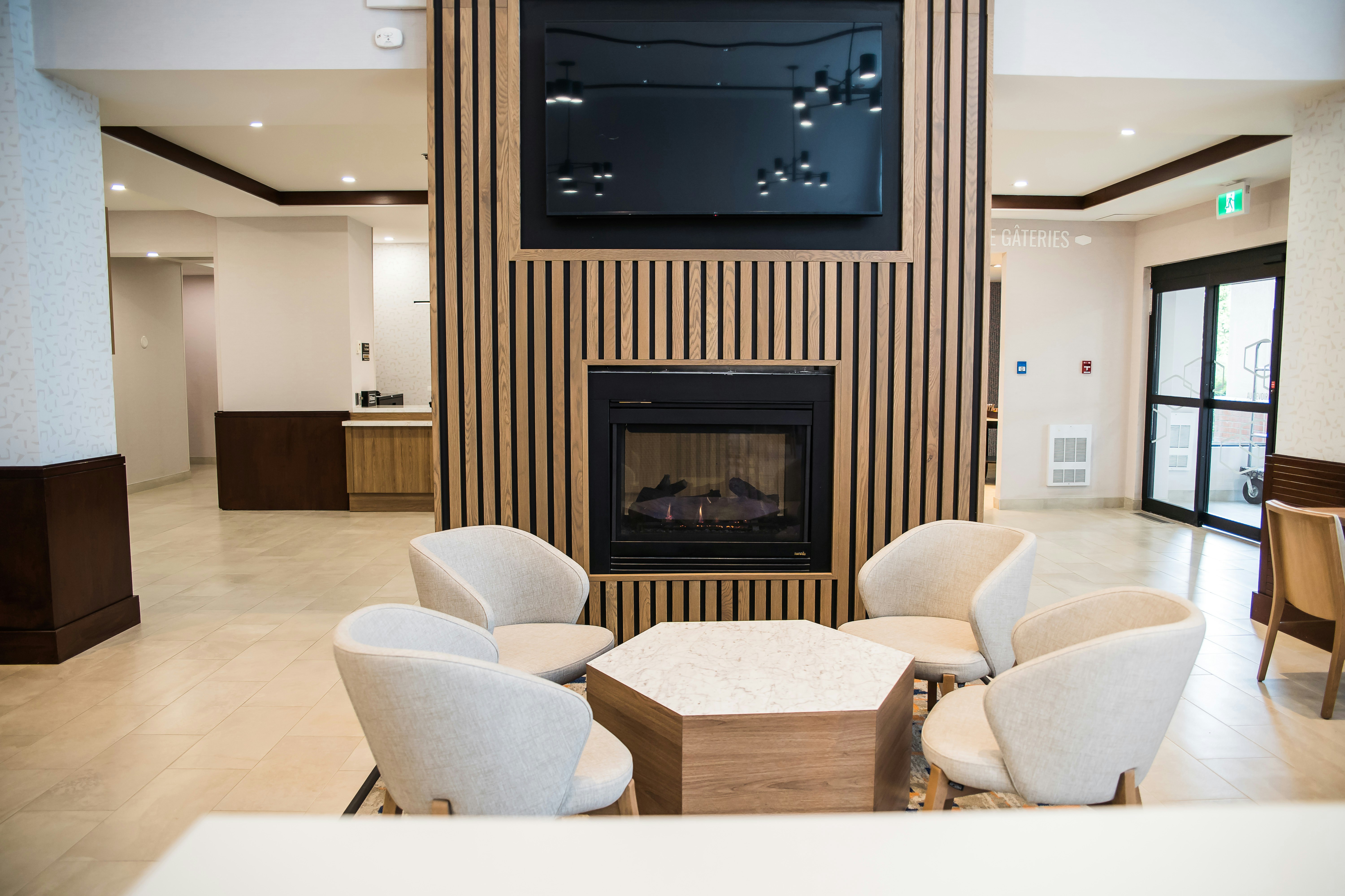 Hampton Inn and Suites by Hilton Laval 54/71