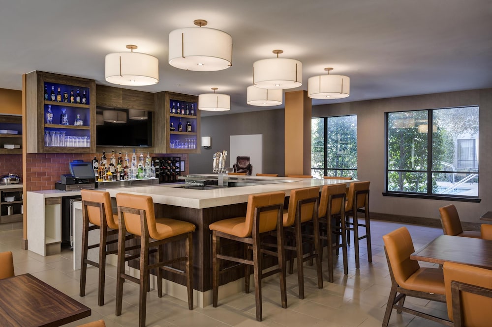 HYATT house Dallas/Uptown 50/71