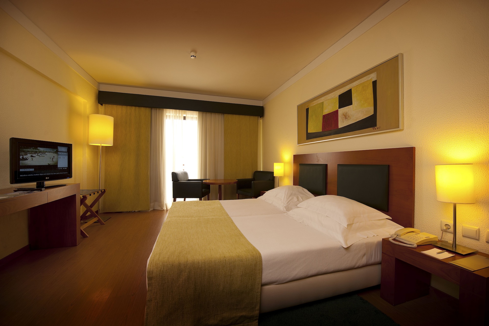 2 BEDROOMS, SENIOR, SUITE