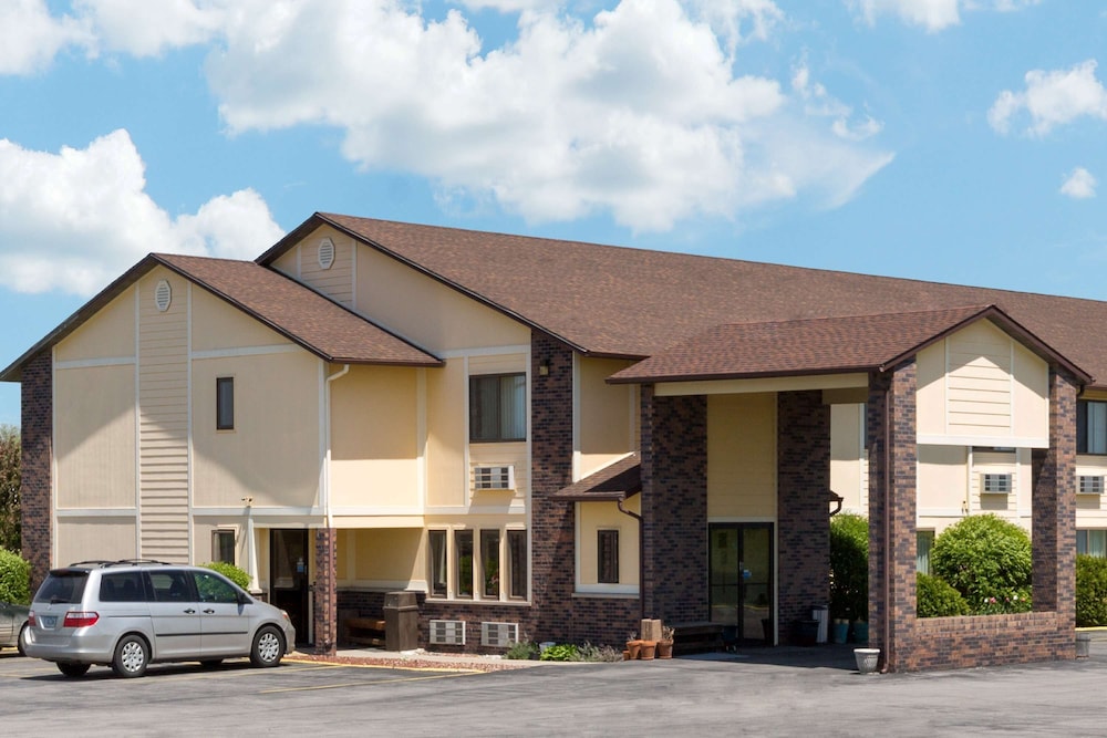 Super 8 Perry Ia 1/16