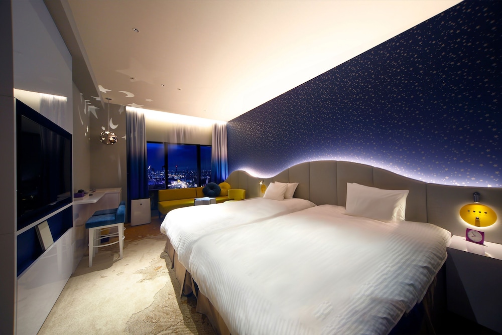 Starry, Twin Beds