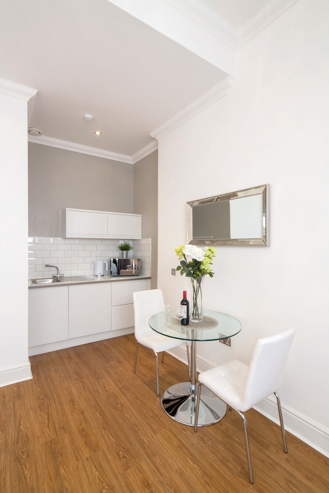 Edinburgh Castle Apartments And Suites 38/55