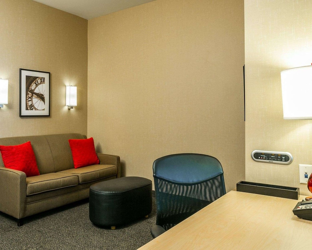 Cambria Hotel Denver International Airport 36/63