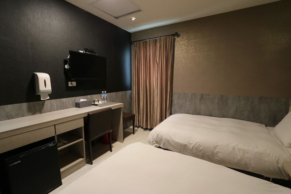 YPJ HOTEL 15/70