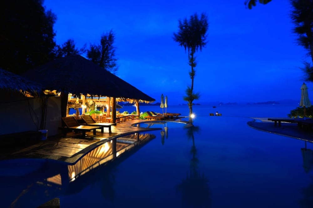 Thiw Son Beach Resort 9/70
