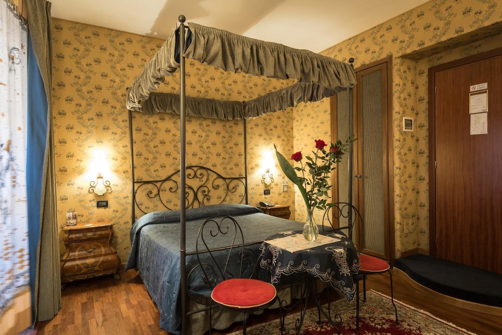 RESIDENZA AVE ROMA 36/41