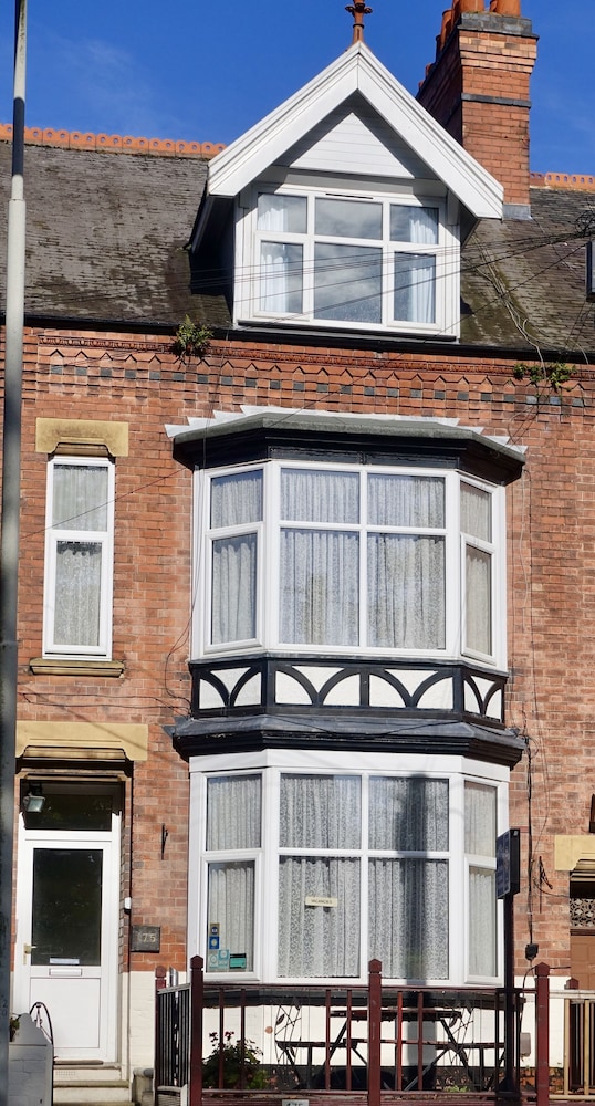 Abinger Guest House 1/24