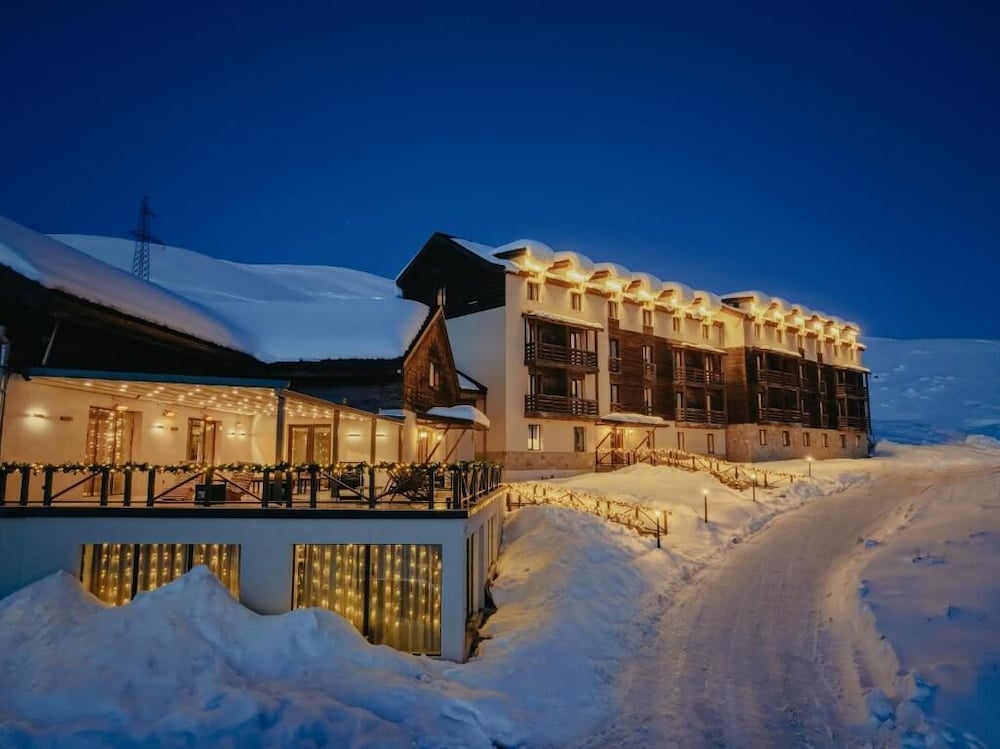 Alpina Hotel 5/50