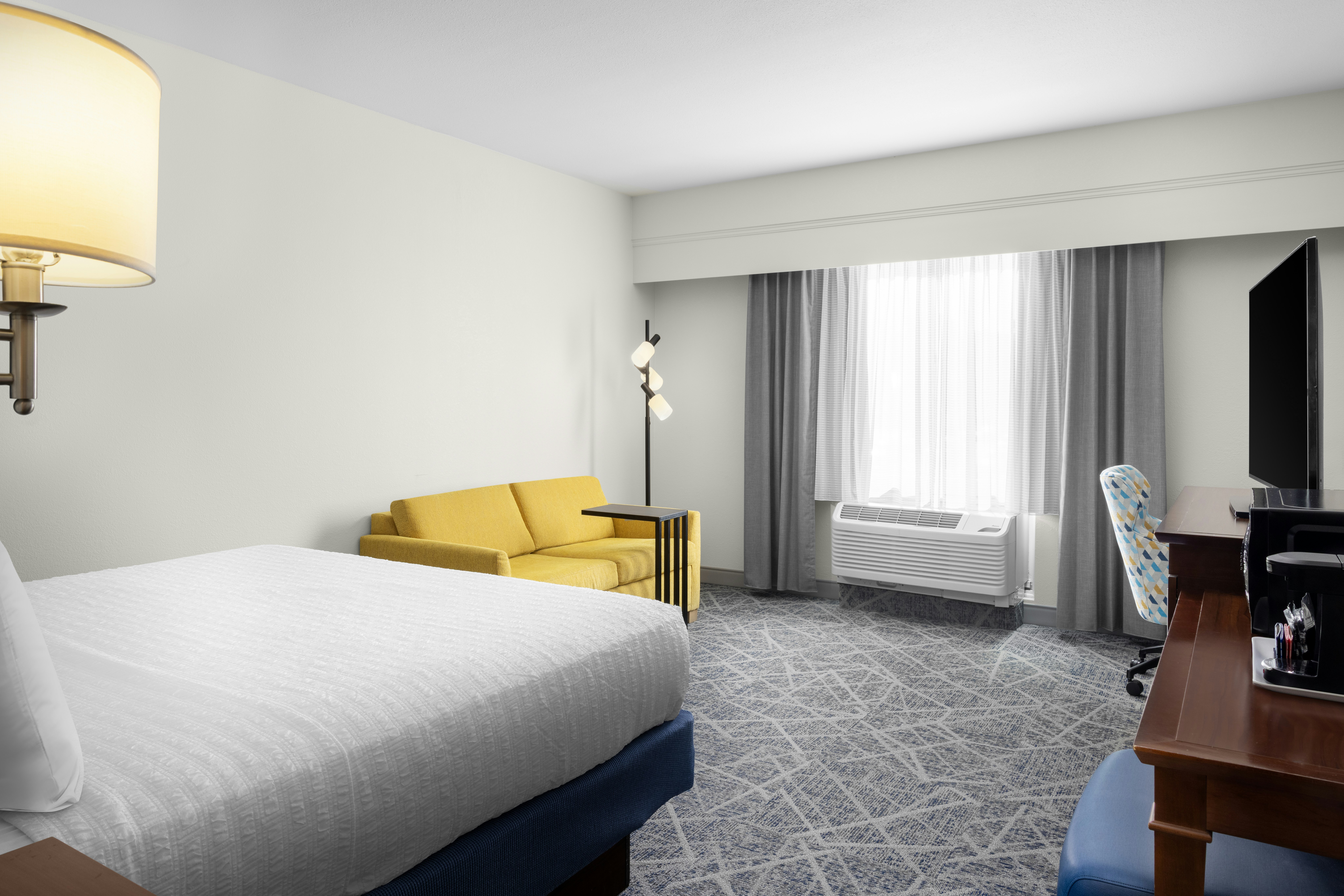ROOM, KING BED, SOFA
