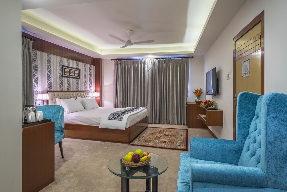 Hotel Emirates 16/38