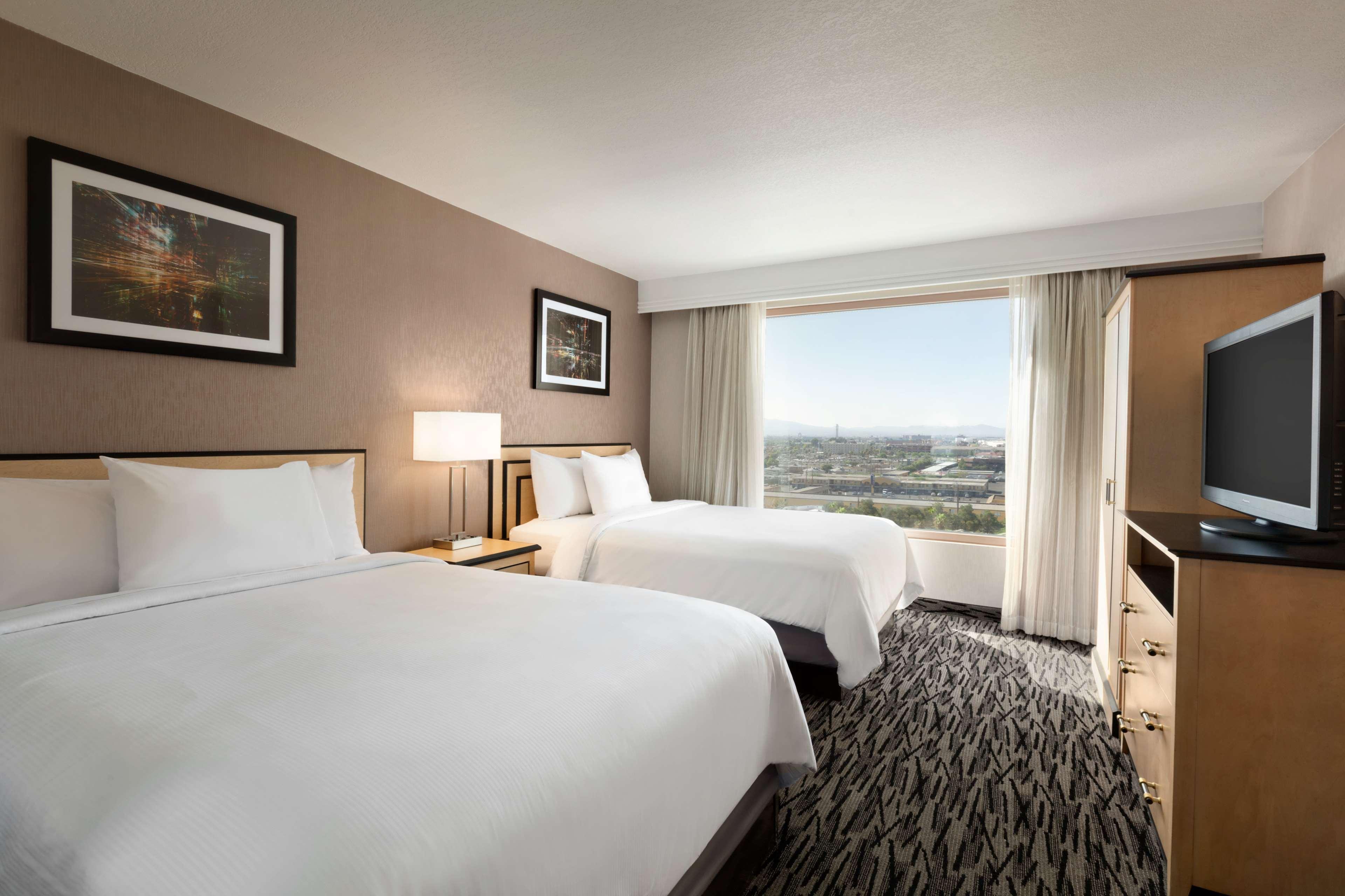 2 ROOMS, SUITE, 2 QUEEN BEDS