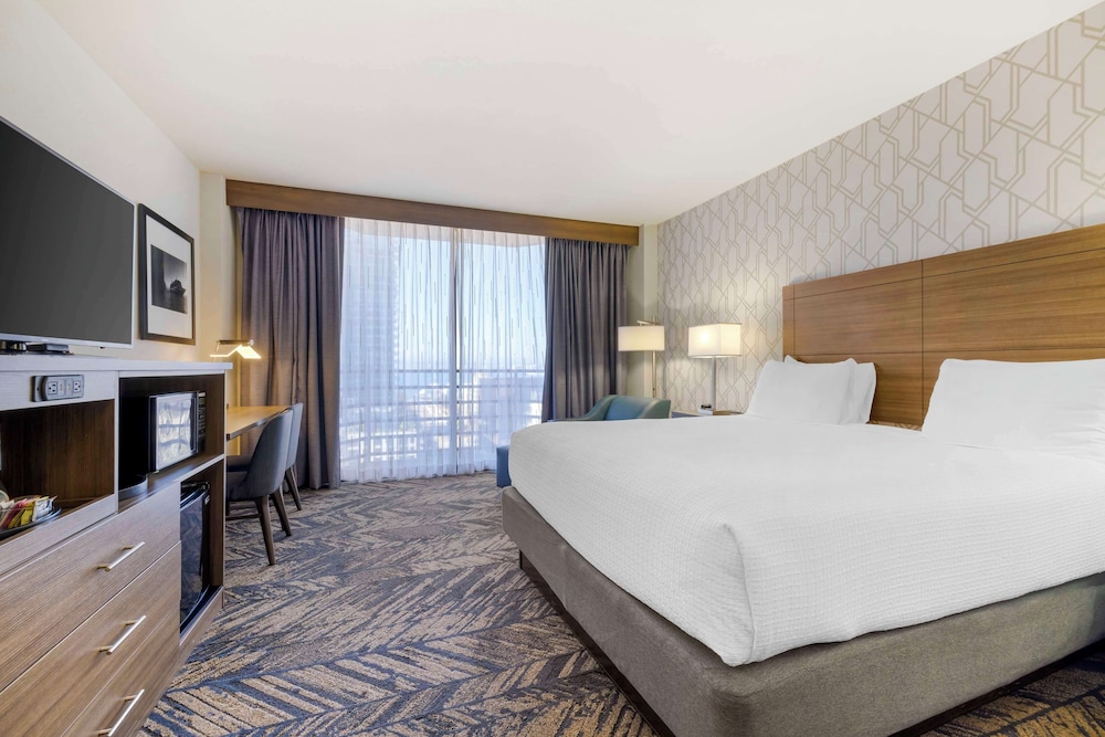 Standard, King Bed, City View, Balcony