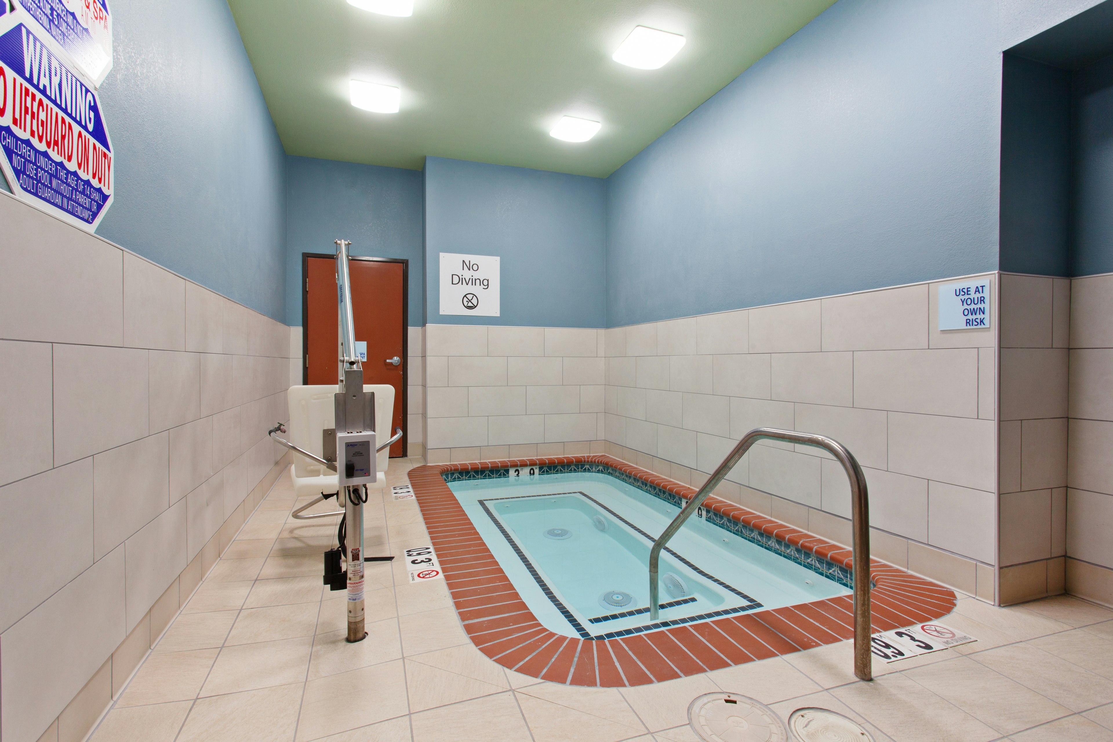 Holiday Inn Express Hotel Suites Oakland Airport 31/55