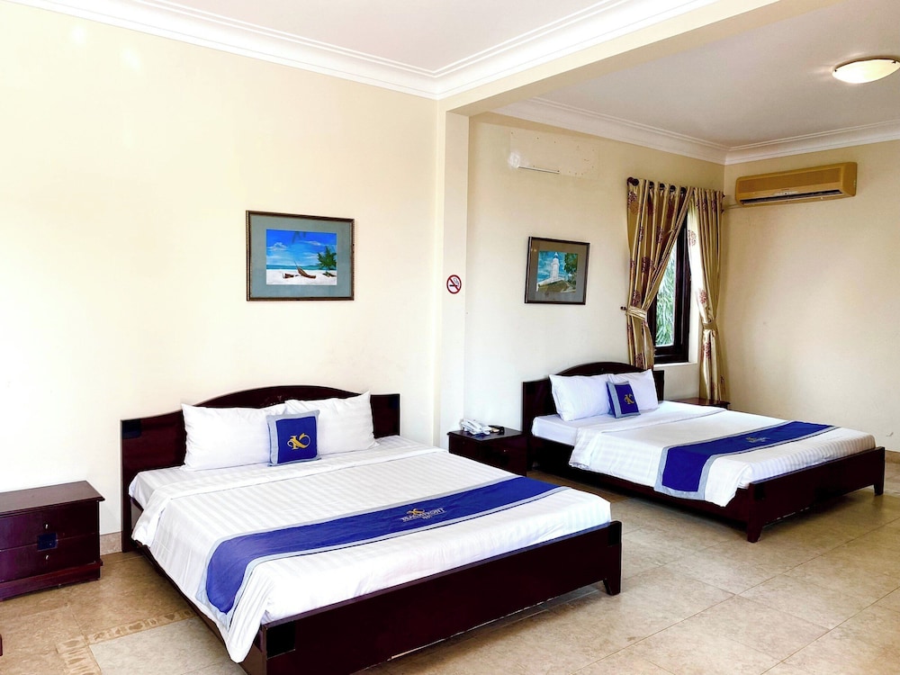 Beachfront Hotel 19/57