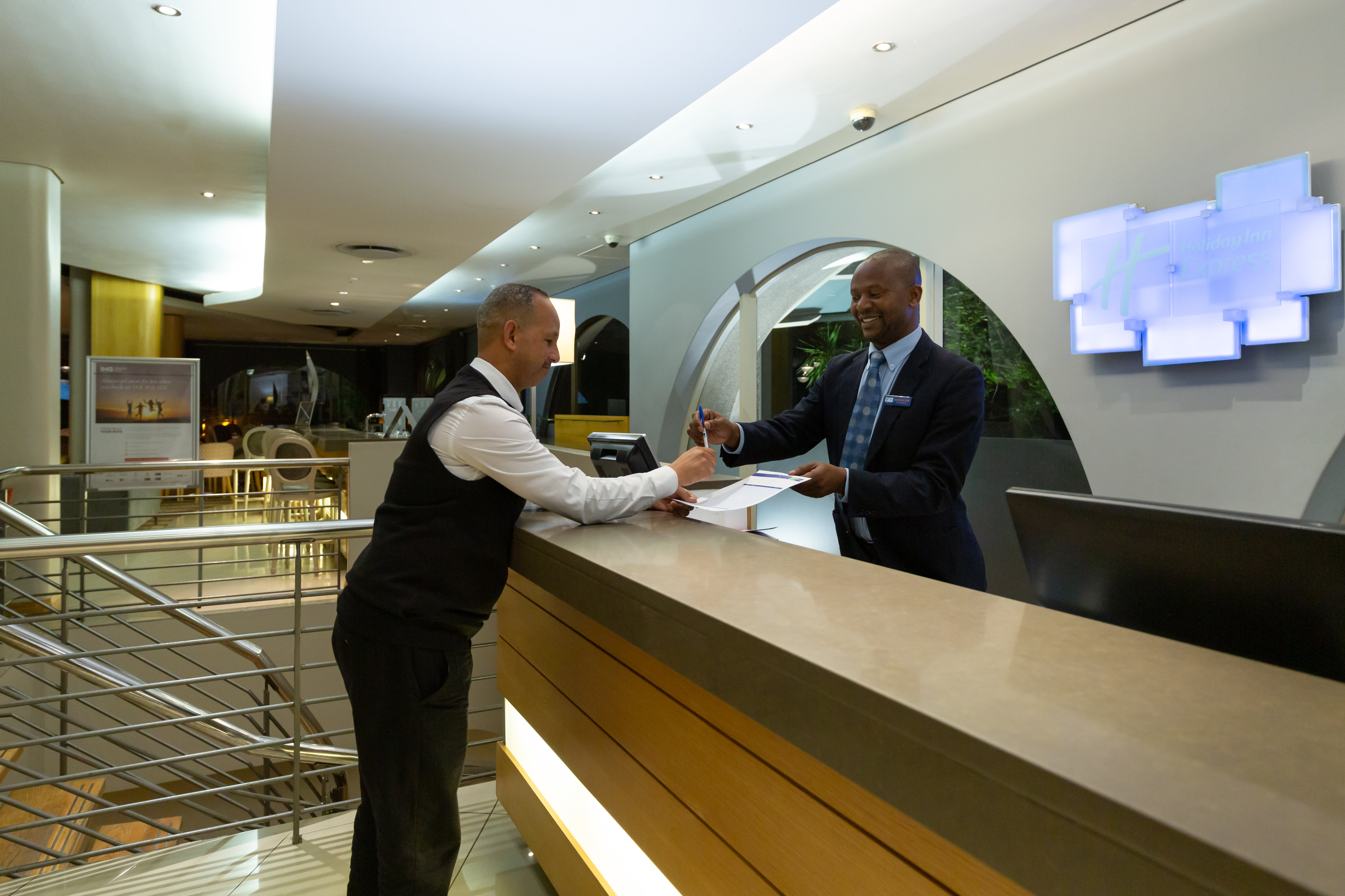 HOLIDAY INN EXPRESS CAPE TOWN CITY CENTRE 5/50