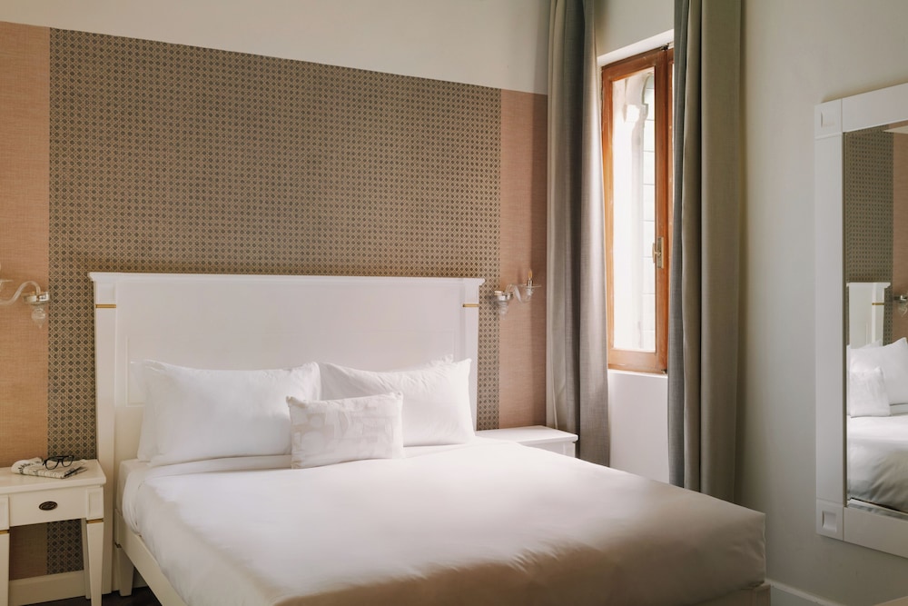Superior, Queen Bed