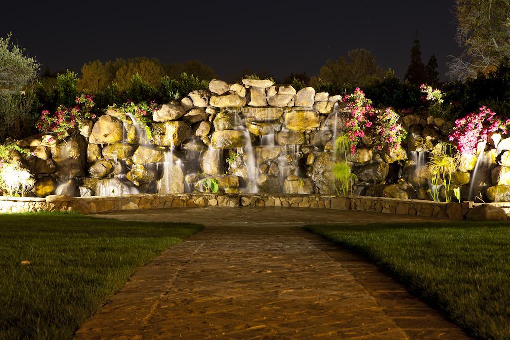 THE WESTLAKE VILLAGE INN 28/36