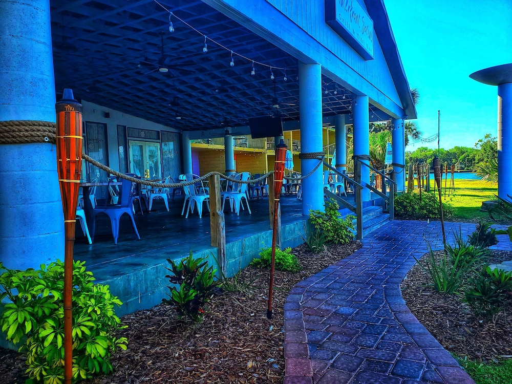 The Port Hotel and Marina 6/55