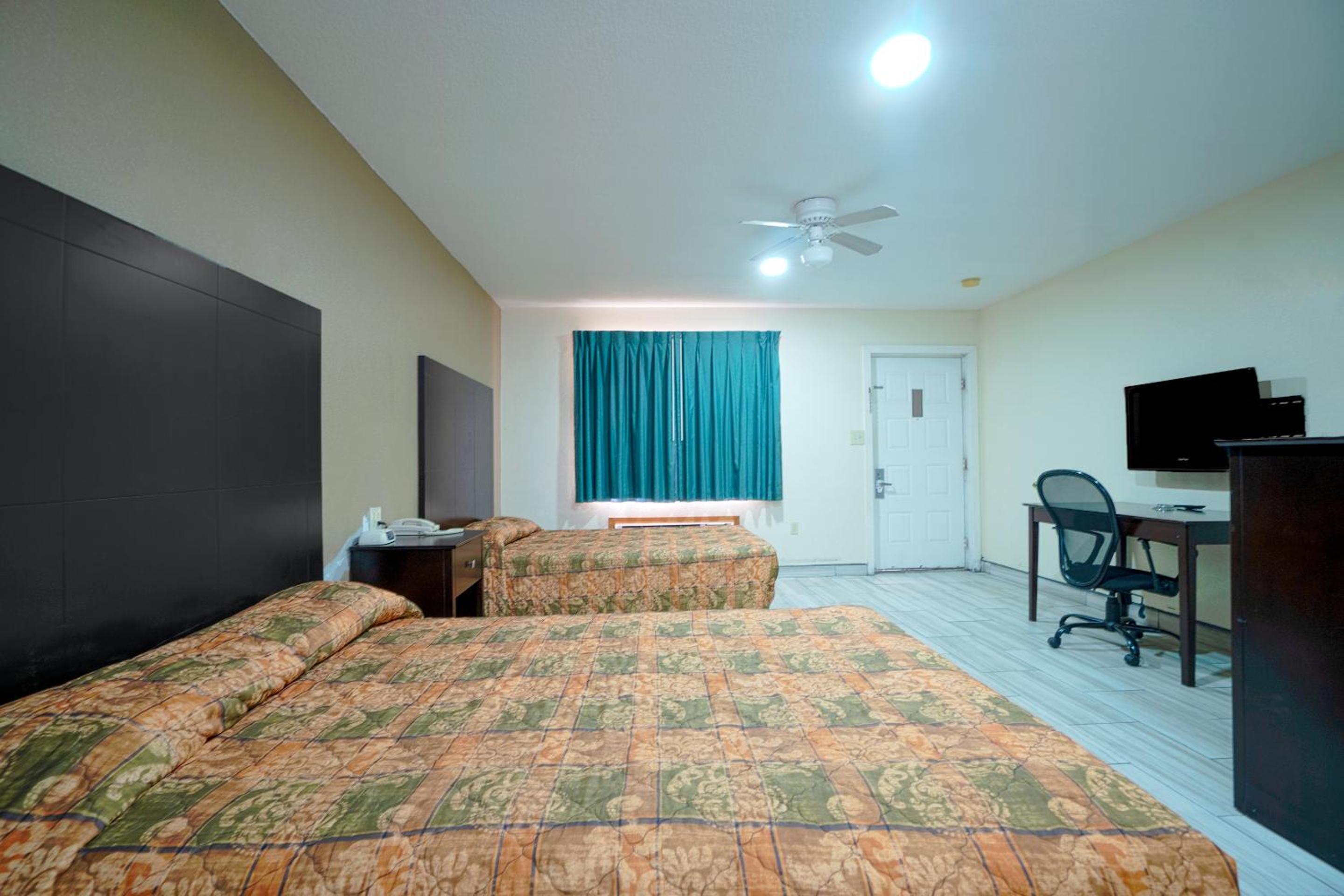 Executive Inn and Suites 33/50