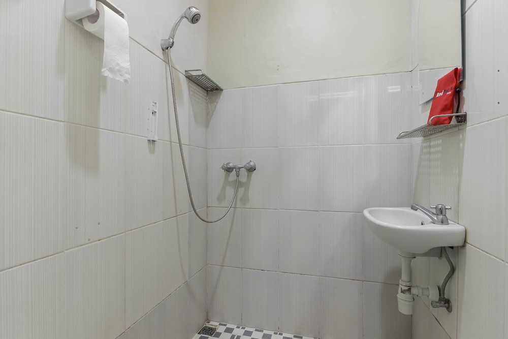 Reddoorz Plus Near Lippo Cikarang Mall 10/21