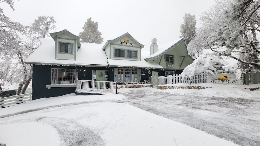 The Sky View Inn 4/67