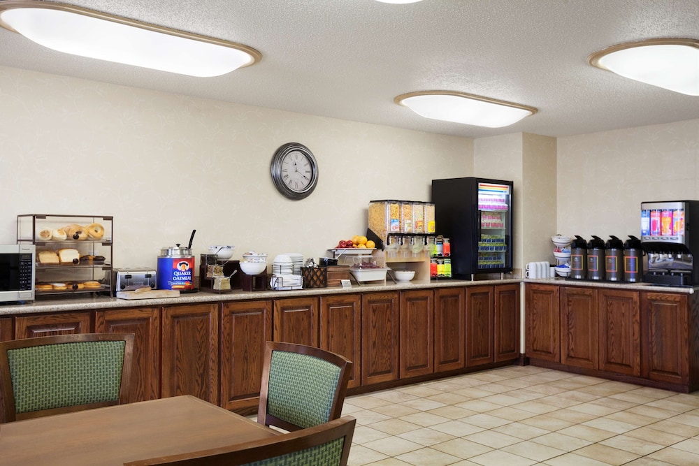 Country Inn & Suites By Radisson Bismarck Waterpark 14/22