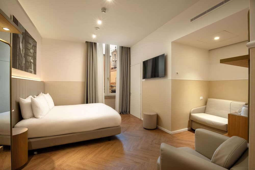 SUPERIOR, KING BED, CHAIR BED, ACCESSIBLE
