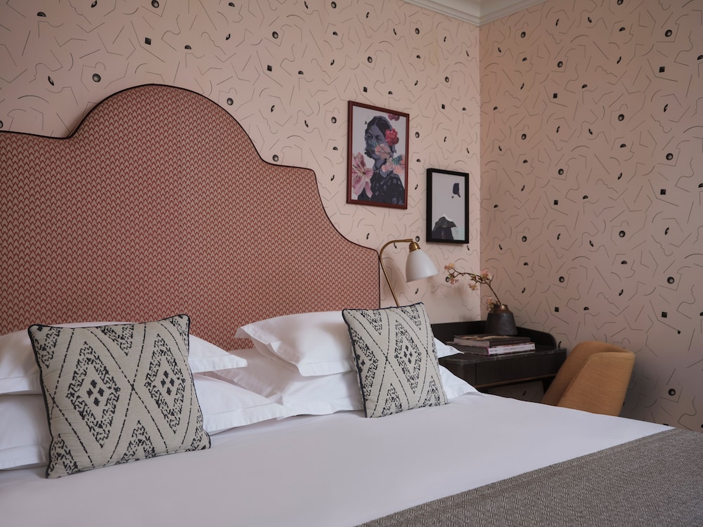Superior, Queen Bed, Amadria Park Capital 4/5
