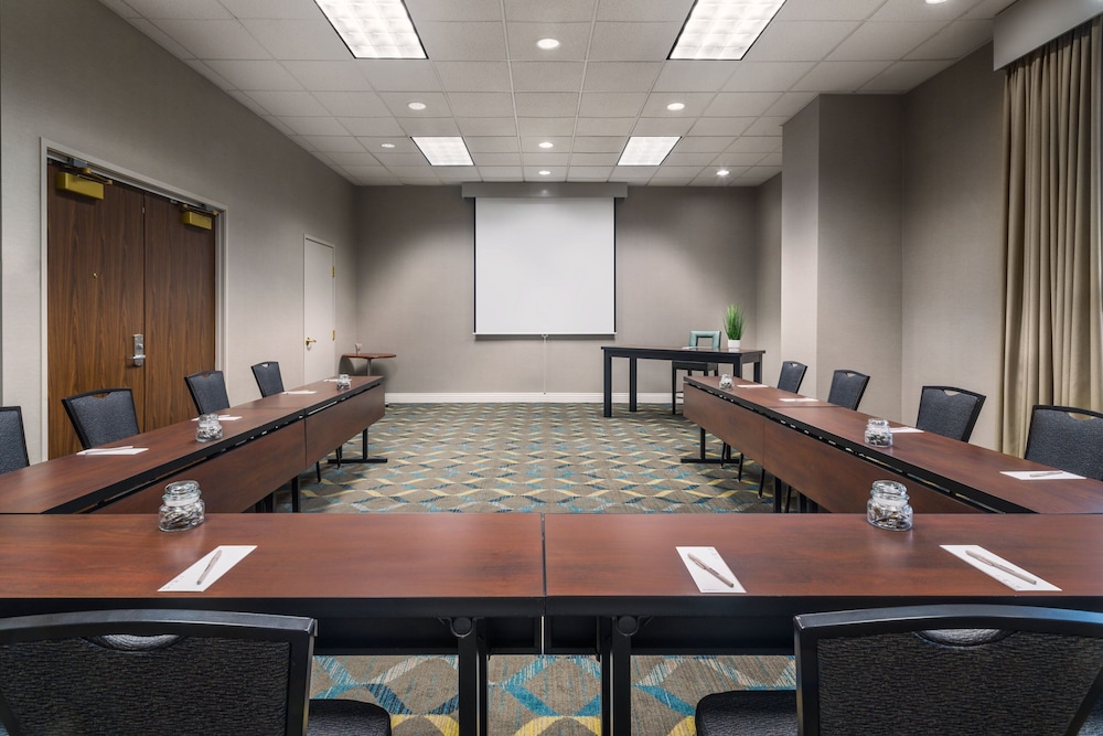Residence Inn Las Vegas Hughes Center 36/48