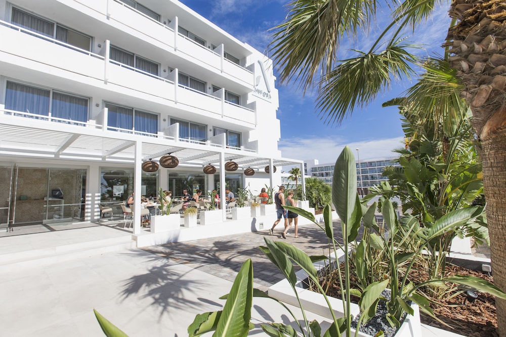 Hotel Anfora Ibiza in SANTA EULALIA DEL RIO