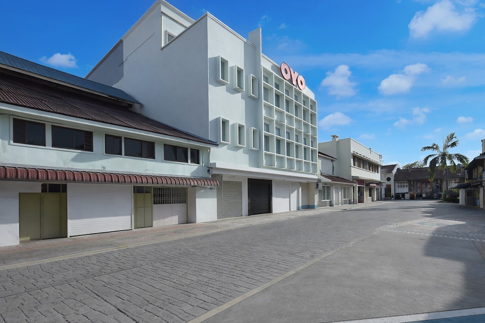 OYO 998 Queen City Hotel 44/50