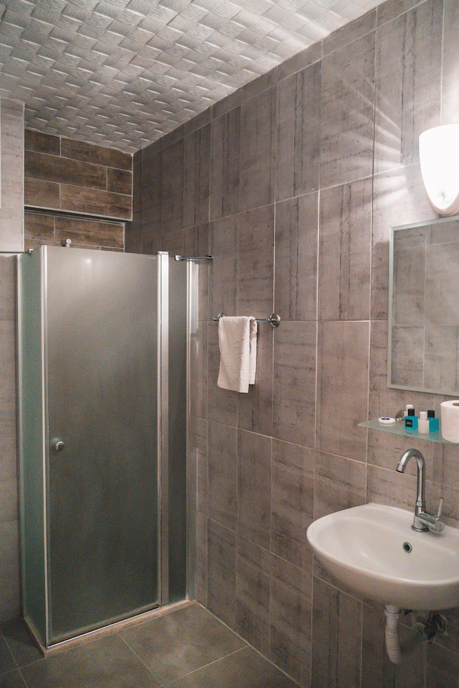 Nicea Hotel 57/60