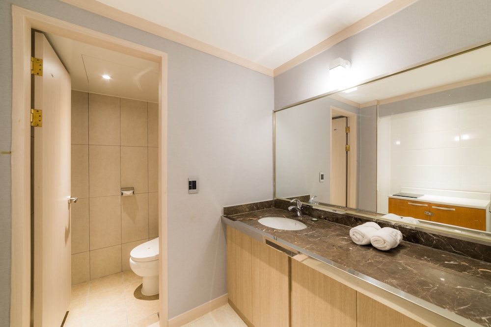 Reborn Suwon Silkroad Hotel 11/35