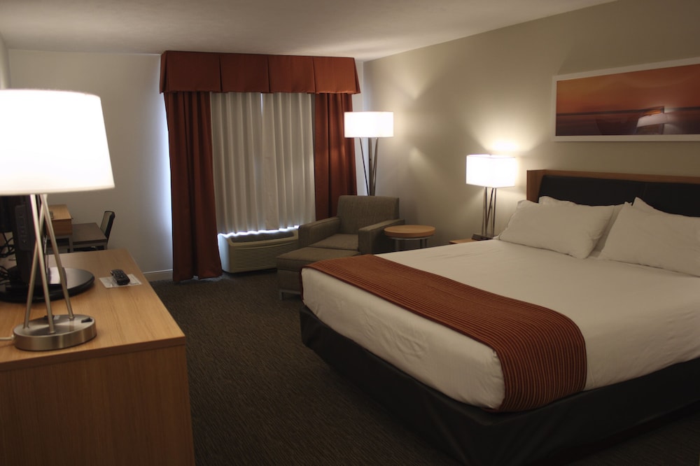 Holiday Inn Express Munising-Lakeview 23/68