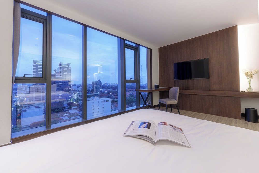 Signature By M Village Le Thanh Ton, a brand of Modern Village Lifestyle 22/59