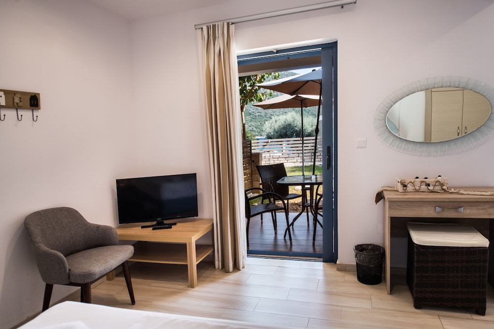 Ilianthos Apartments And Studios 23/50