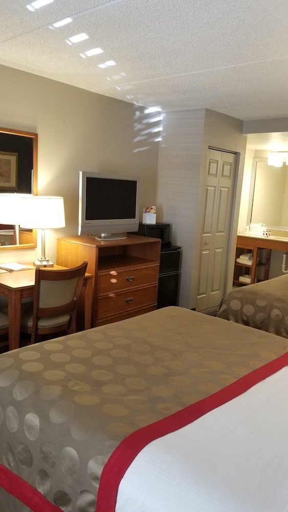 Travelodge by Wyndham Pueblo 10/25