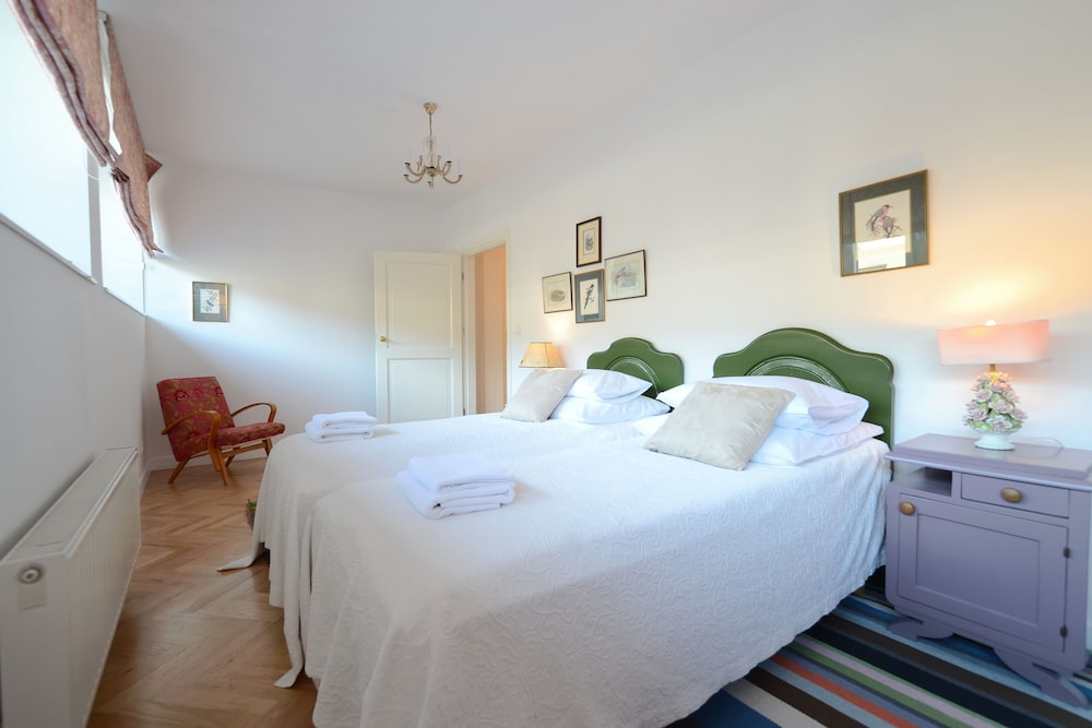 CRYSTAL SUITES OLD TOWN 16/68