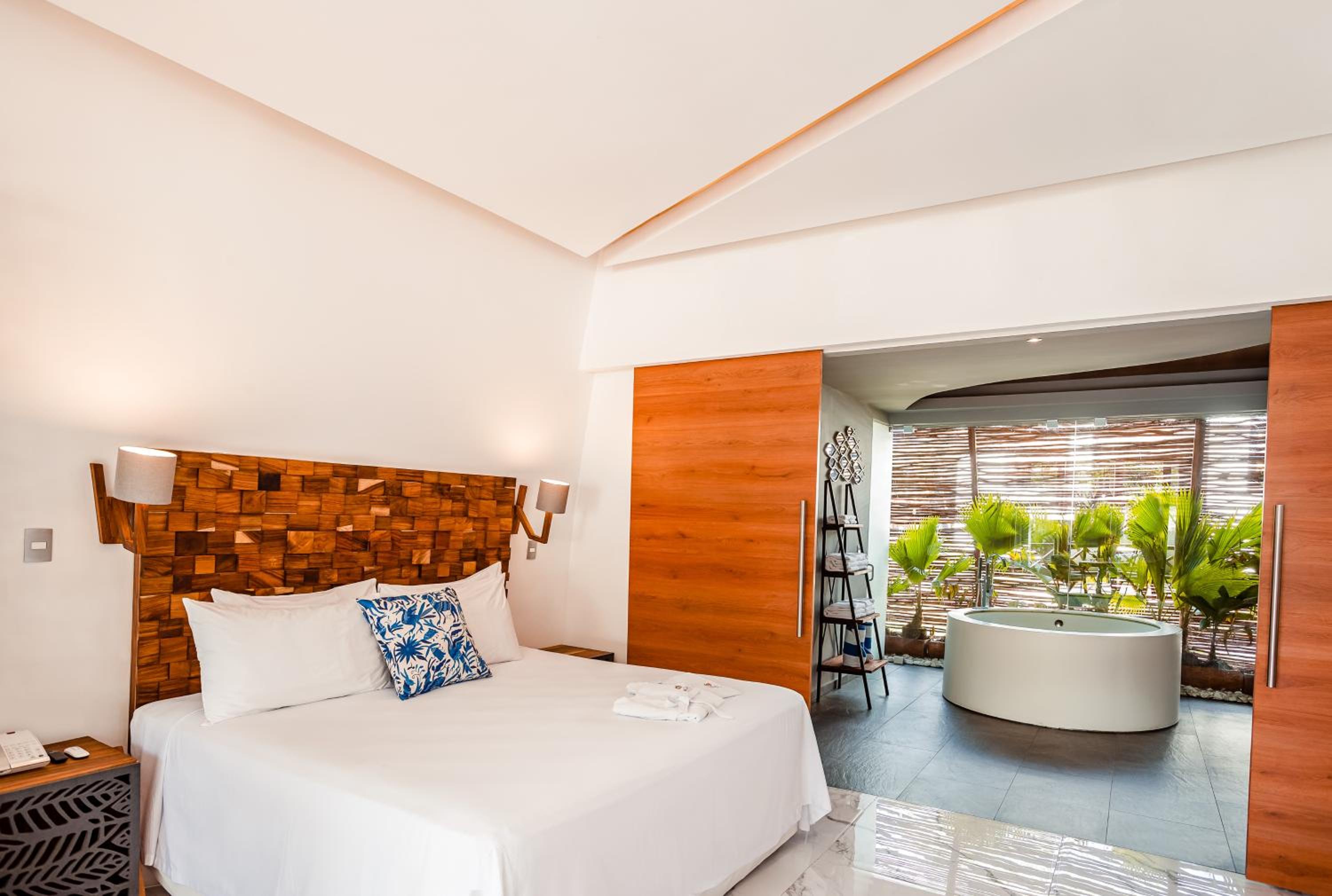 Mia Bacalar Luxury Resort and Spa