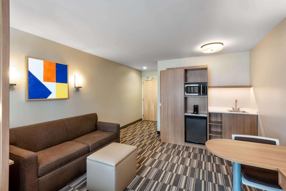 Microtel Inn and Suites by Wyndham Farmington 20/30