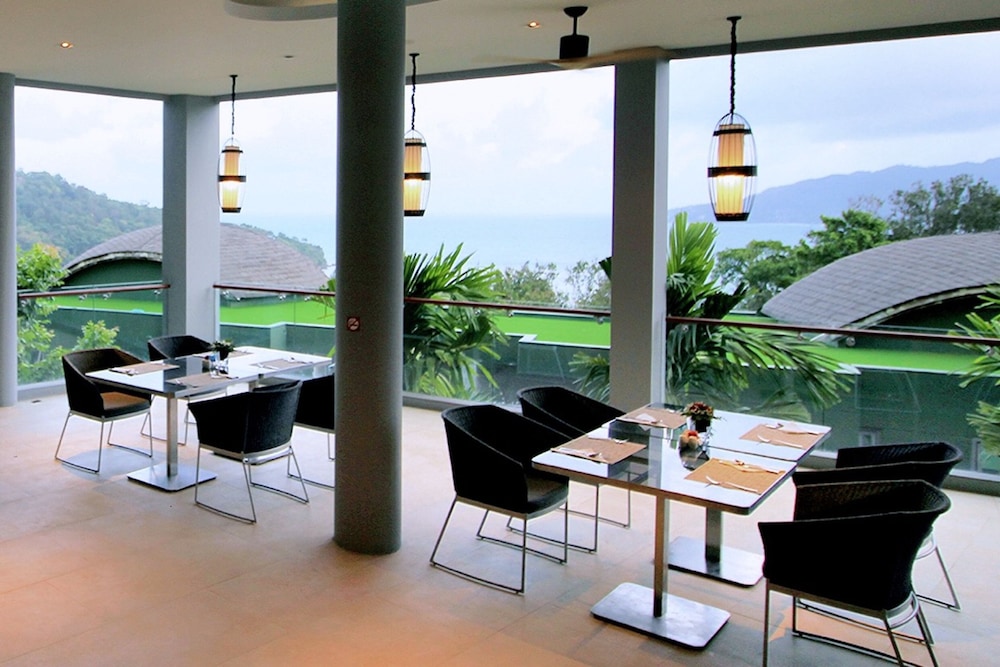 Crest Resort and Pool Villas 44/50