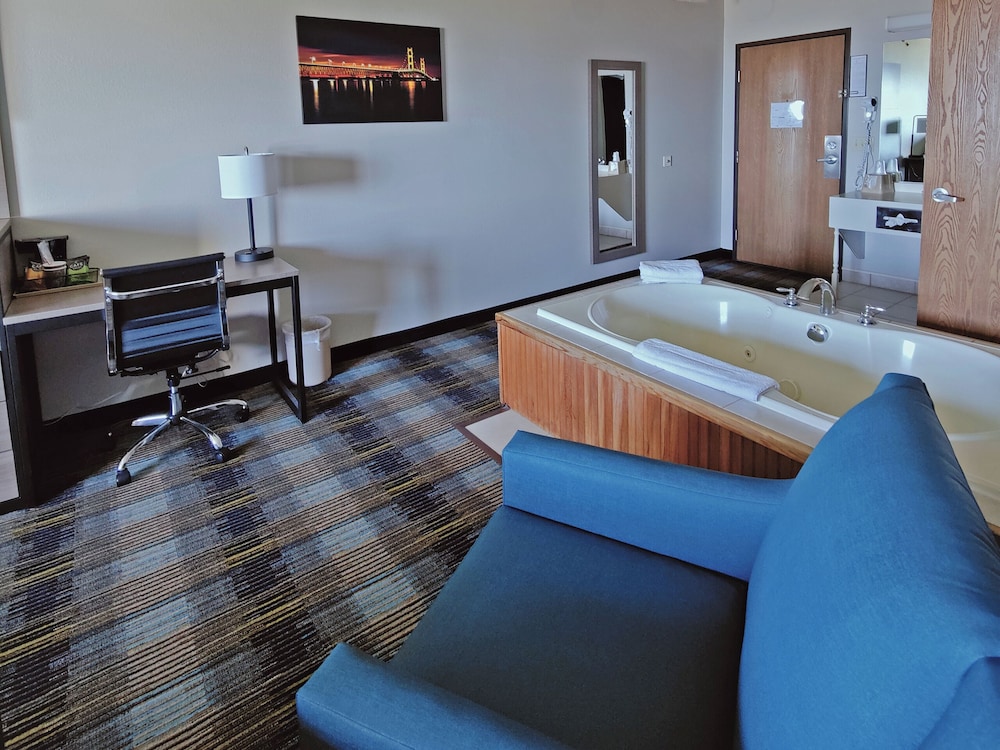 AmericInn by Wyndham Saint Ignace 32/56