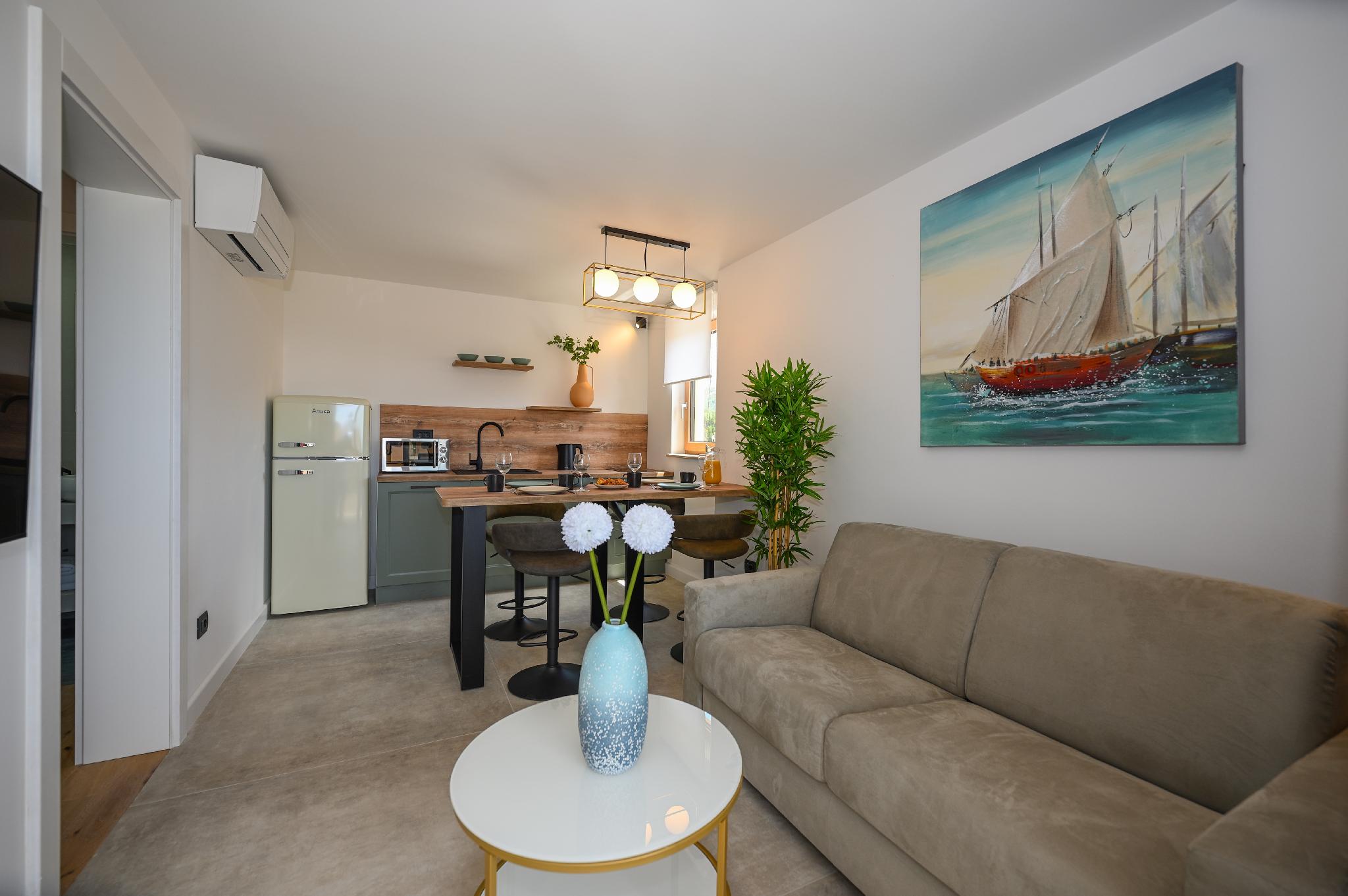 1 BEDROOM, APARTMENT, BALCONY