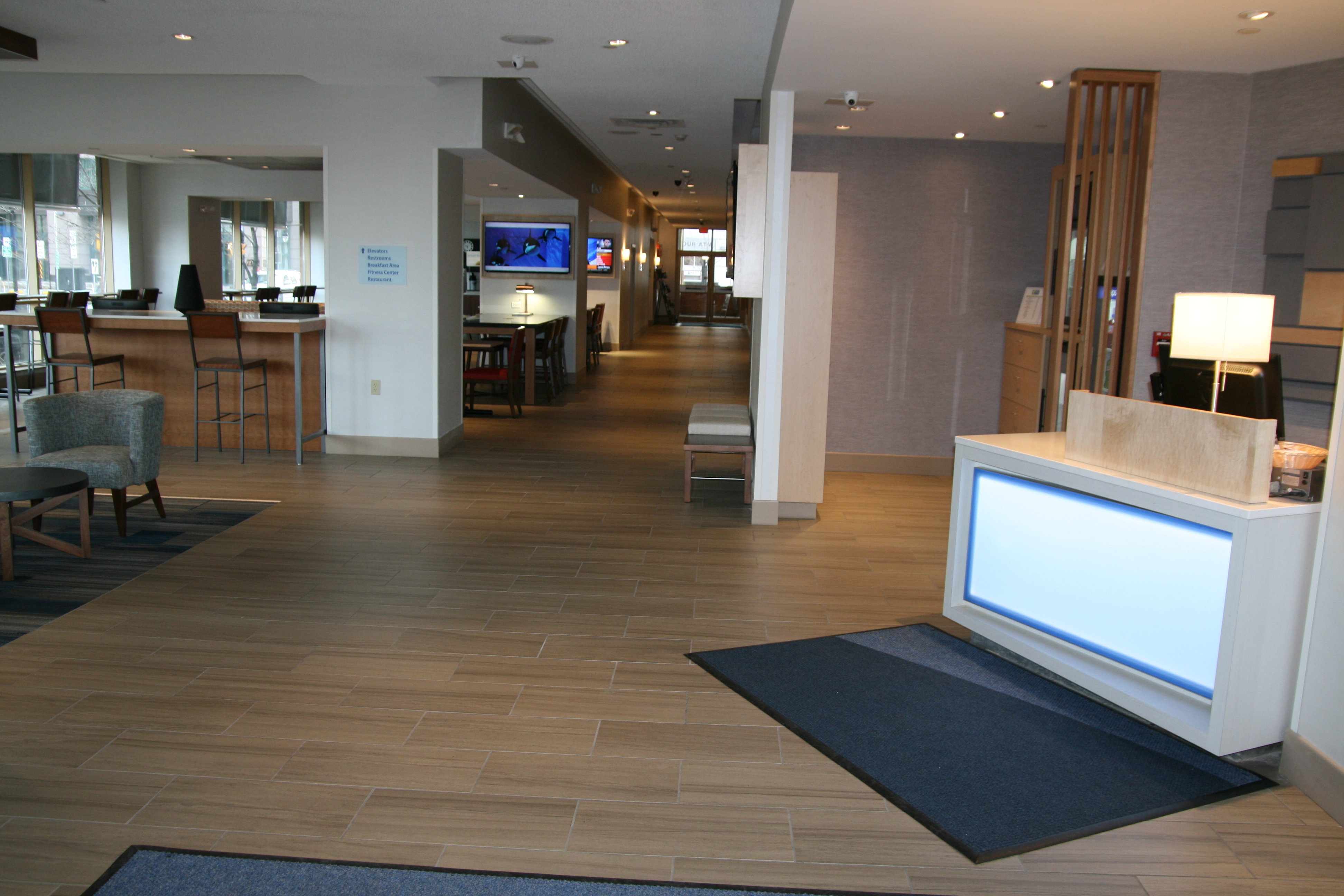 Holiday Inn Express And Suites Downtown Buffalo Ex Comfort Suites 7/20